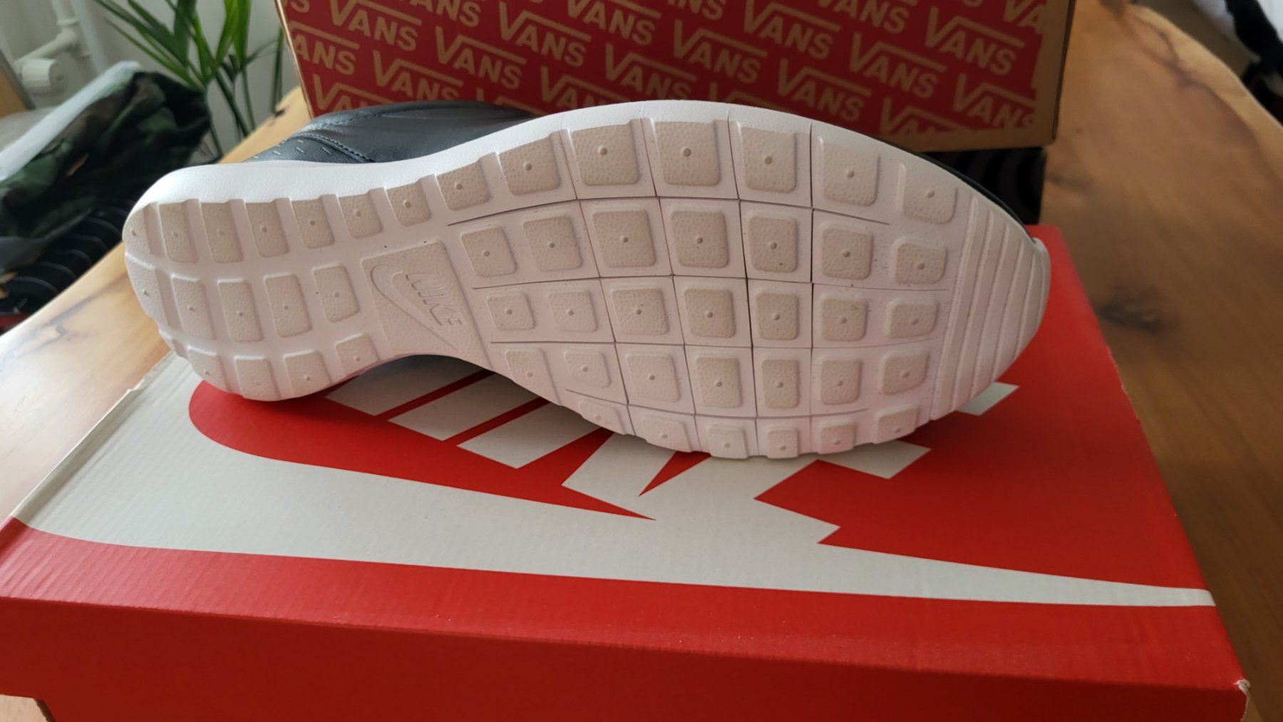 Nike Scarpe da uomo: Nike roshe 1 leather – Usato da Bern venduto da Sneakerheadz 5