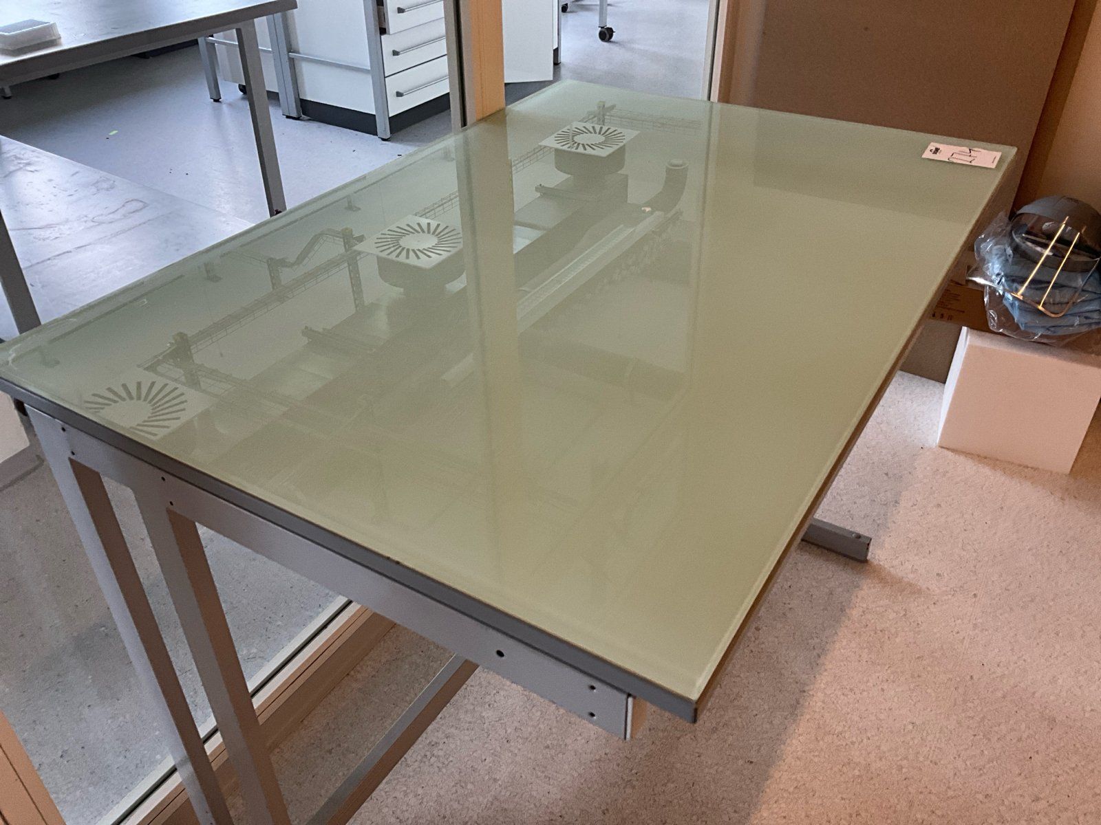 Bureaux: Tisch – D'occasion à Zürich par PIPM_Switzerland 2