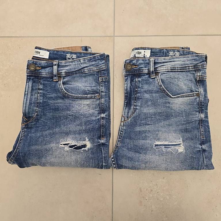 Jeans: 2 Jeans Gr. 30/30 – Gebraucht aus Bazenheid von Exo_Tic