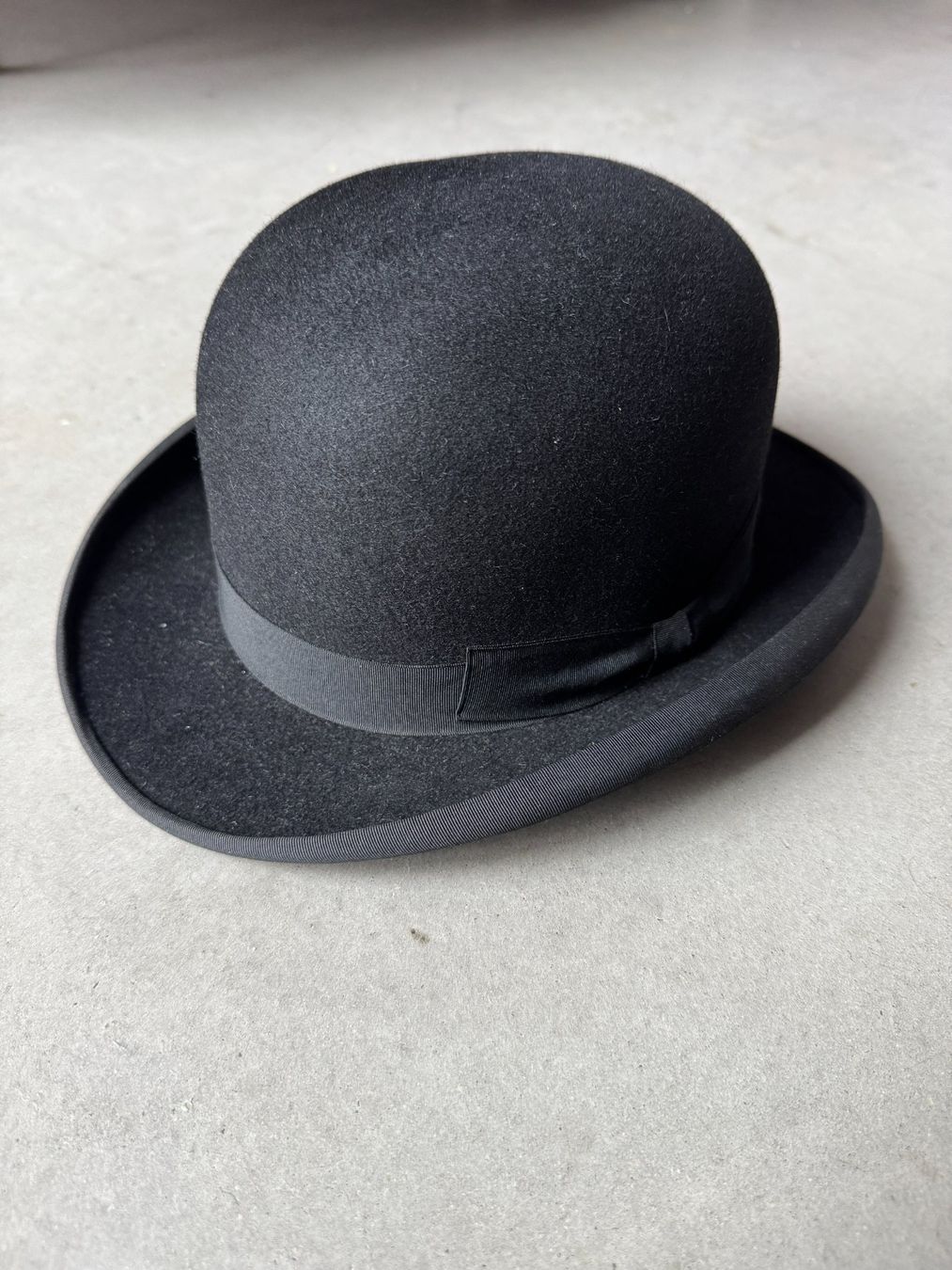 Copricapi, berretti & cappellini: eleganter Vintage Hut / Melone – Usato da Basel venduto da inf_z7j8