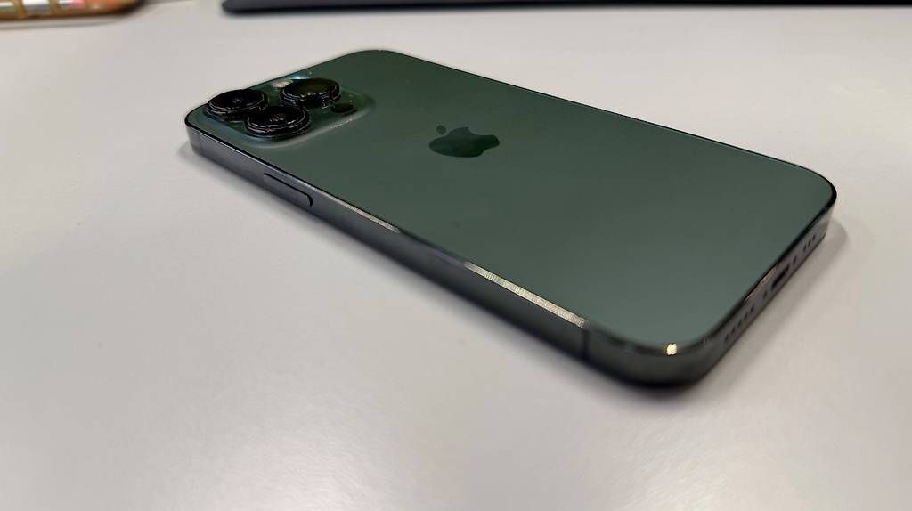 Telefoni cellulari / Smartphones: Phone 13 Pro mit Zubehör – Usato da Rorschach venduto da SidRot 1