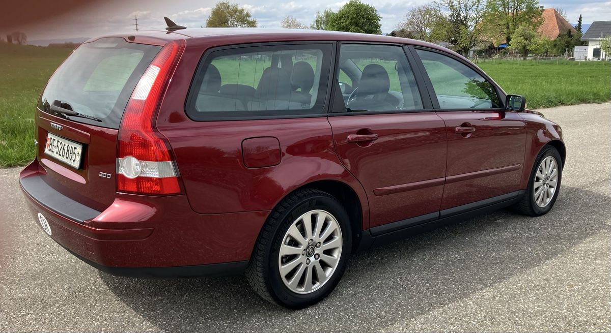 Volvo Automobili: Volvo V50 2.0D – Usato da Zauggenried venduto da Motopesche 1