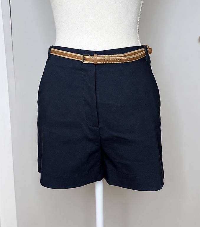 Zara Pantalons: Zara Basic Shorts S, mit Gürtel – D'occasion à Zürich par sunsilvana