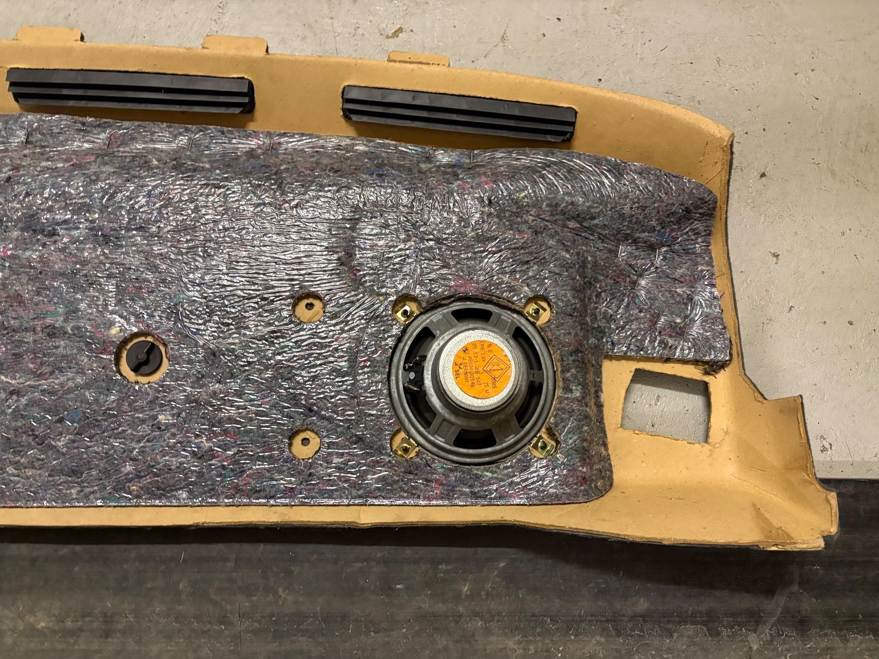 BMW Tutti pezzi di ricambio auto: BMW E30 Hutablage mit Sonnenrollo – Usato da Siebnen venduto da Alpina73 5