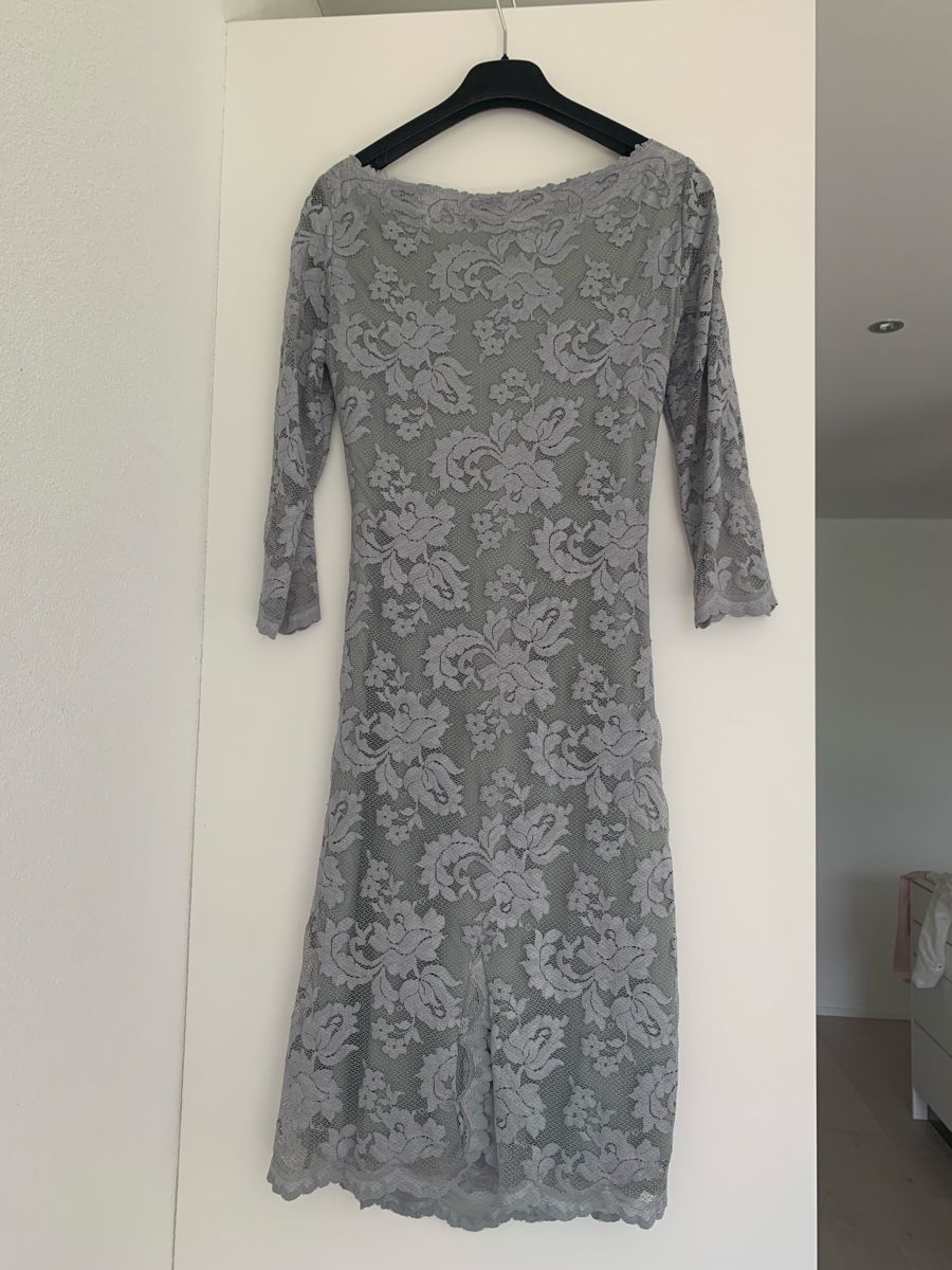 Kleider: Silberfarbenes Designer-Kleid mit schwarzem Blazer, Gr. 36 – Neu (gemäss Beschreibung) aus Schwanden GL von Cicala 7