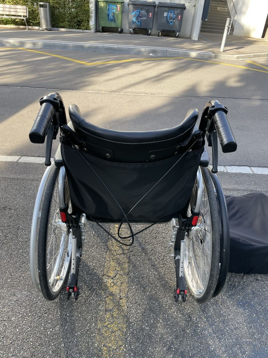 Sedie a rotelle: Rollstuhl manuell gebrauchter Zustand – Usato da zürich venduto da Michelbourquin 5