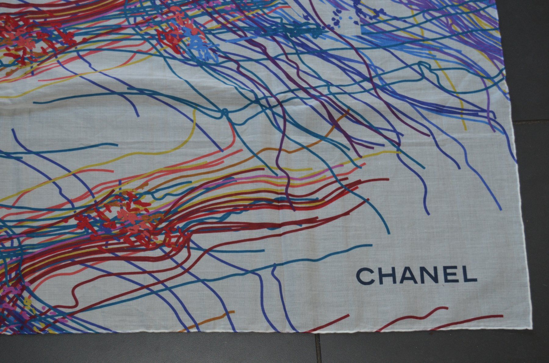 Chanel Foulard & Sciarpe: Chanel Schal  / châle – Usato da Collonges venduto da Auganien 5