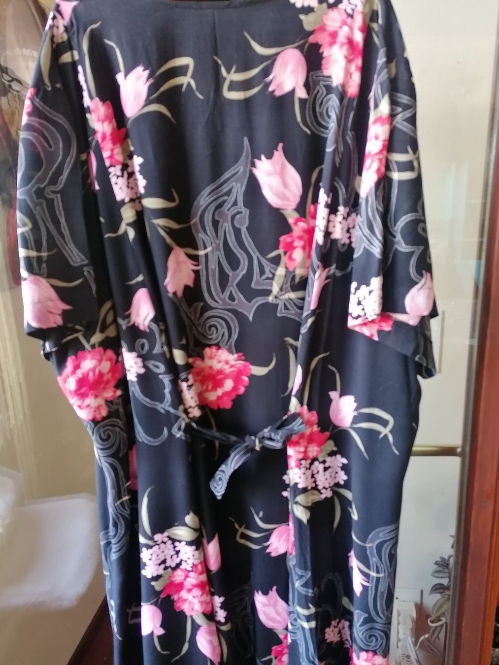 Vestiti: Kleid schwarz mit Blumen it58 (54) – Usato da Bedigliora venduto da Dolcezza0 1