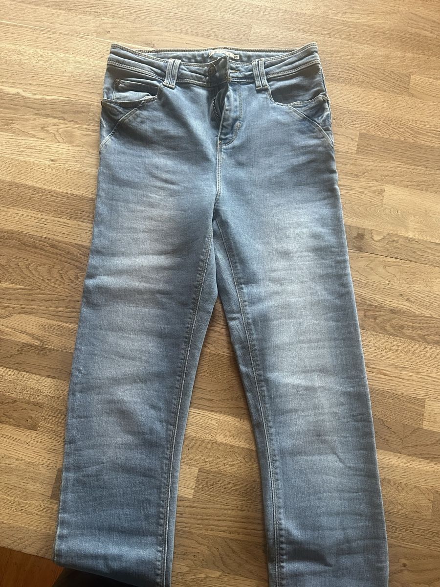 Jeans: Jean Elora bleu clair, taille 36, comme neuf – Nuovo (secondo la descrizione) da Château-d'Oex venduto da caroline. 1