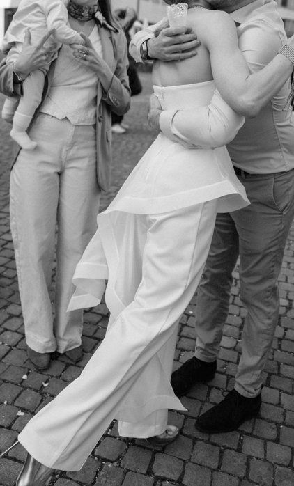 Tute: Braut Jumpsuit mit Seiden-Volants – Usato da Zürich venduto da JeanBng 2