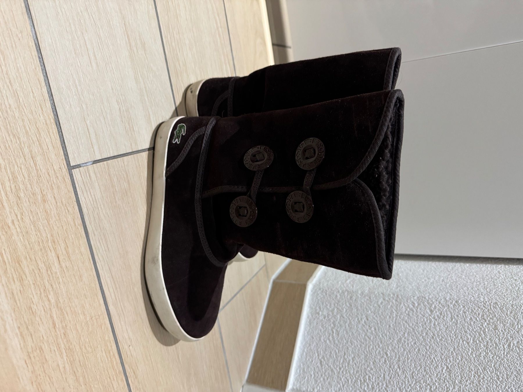Lacoste Damenschuhe: Bottes Lacoste en daim marron, taille36 – Gebraucht aus Granges-Paccot von snowdi 1