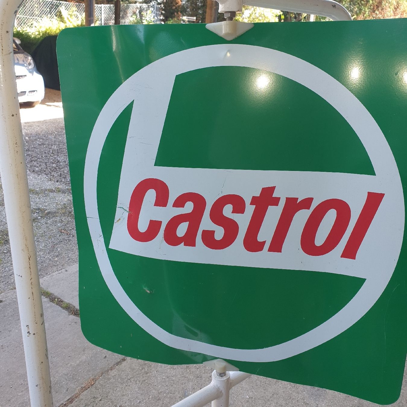 Castrol Schilder: Castrol Tankstelle Benzin Schild – Gebraucht aus Uesslingen von 1Atelier 4