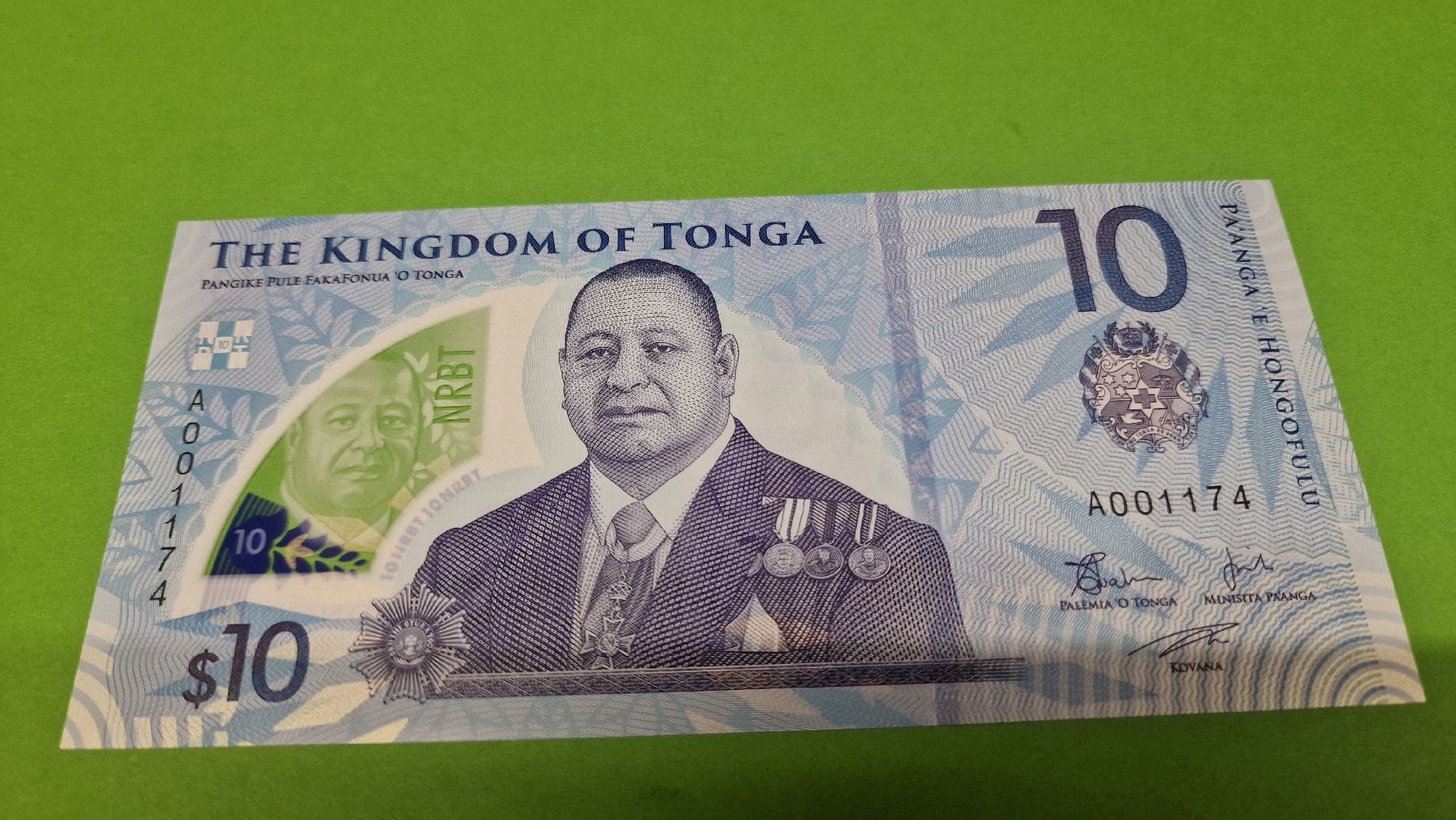 Banconote: Tonga 10 Pa'anga Banknote 2008  – Nuovo e nell'imballaggio originale da Herisau venduto da Antiques.AR