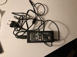 Targus universal charger API2AD62 mit diversen Tips
