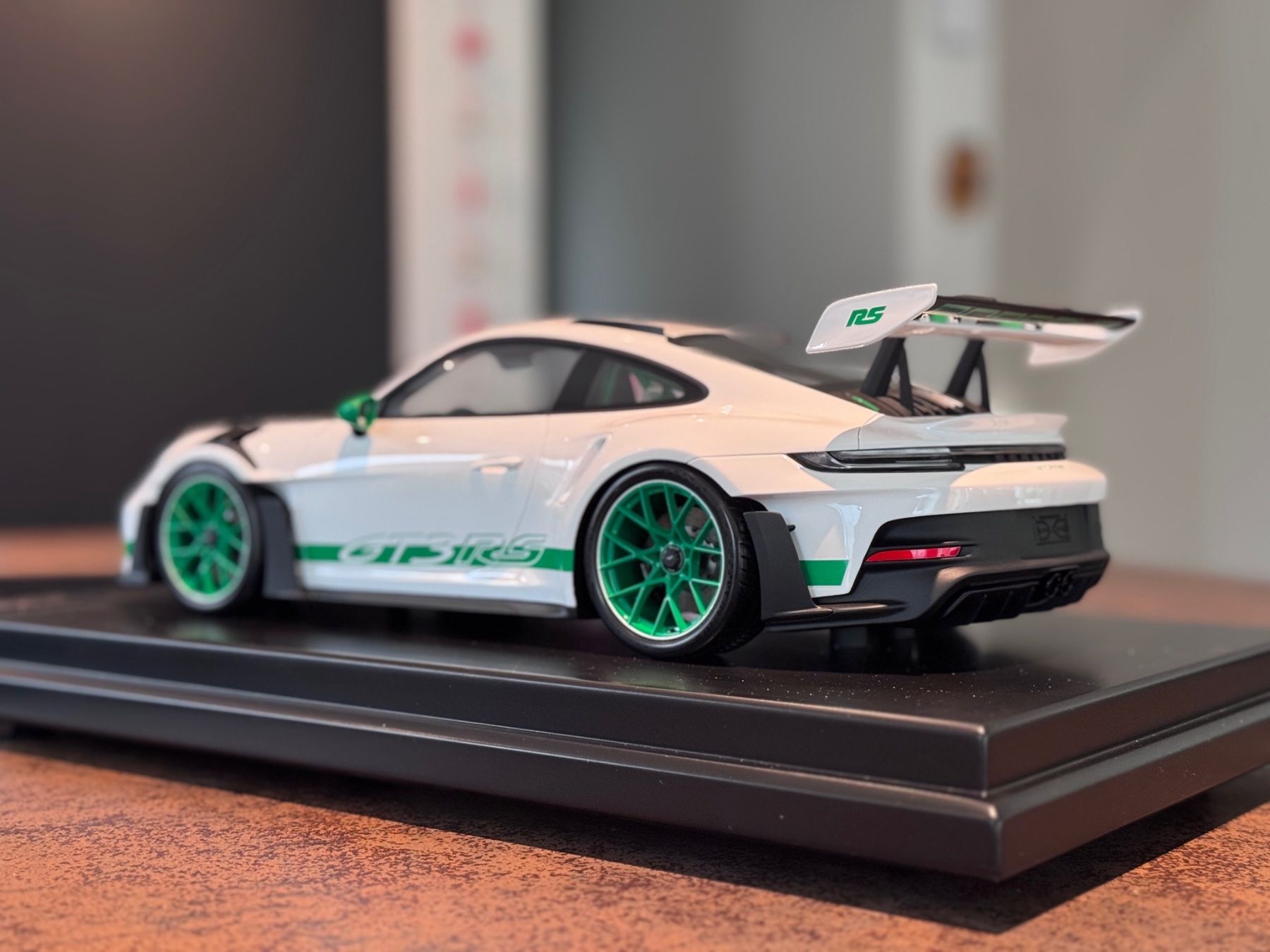 Spark Modellini d'auto: Porsche GT3 RS 1:12 Spark – Nuovo e nell'imballaggio originale da Andwil TG venduto da LBJ1981 1