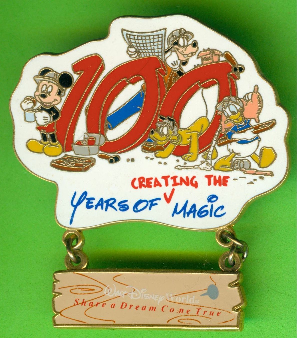 Disney Placchette & Badge: Disney   100 Years of Magic – Usato da Winterthur venduto da Sammleroase