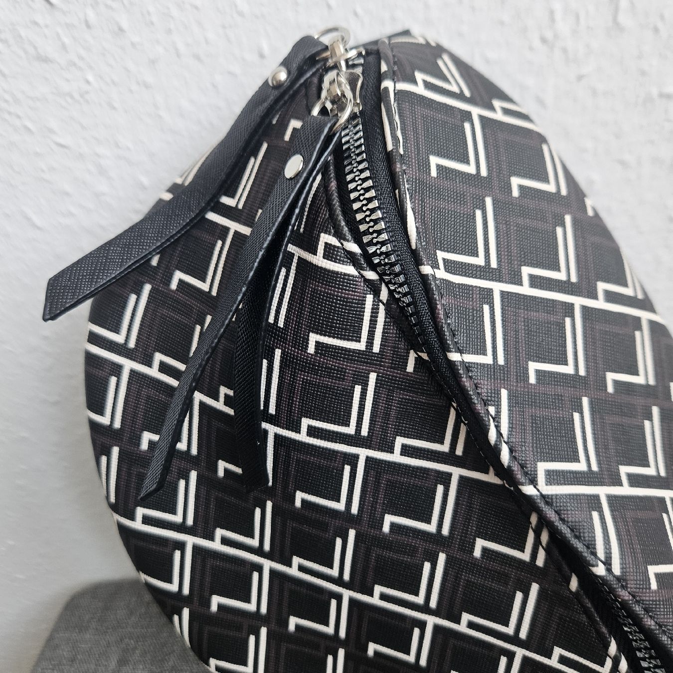 Taschen für Damen: Crossbodytasche – Neu (gemäss Beschreibung) aus Bern von naaa000xci 1