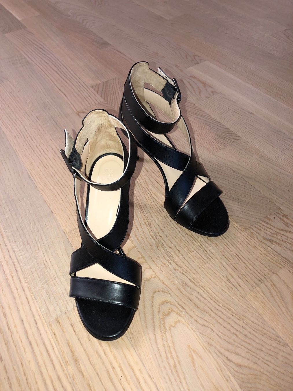 Navyboot Damenschuhe: NAVYBOOT Sandalen schwarz Gr. 37 – Gebraucht aus Zürich von sel_w5sd 2