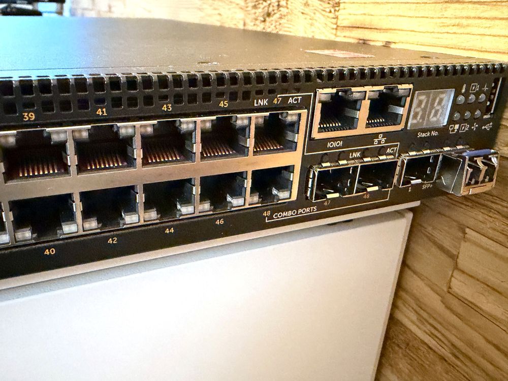 Dell N3048P Switch mit Rack-Schienen und opt. Modul SFP+ RF (Gebraucht ...