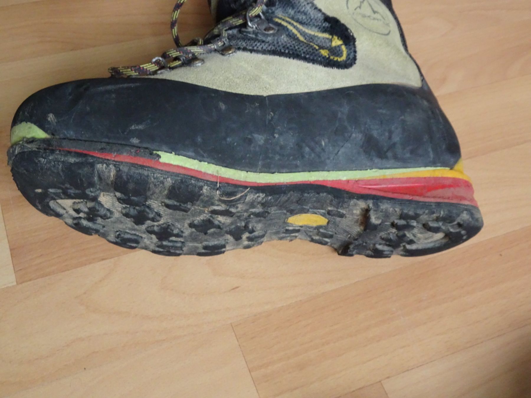 Scarpa Damenschuhe: Scarpa Schuhe Evo Grösse 40.5 – Defekt aus Rotkreuz von Vauban 1