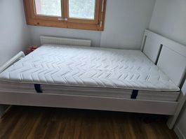 Bettgestell weiss inklusive Matratze guter Zustand