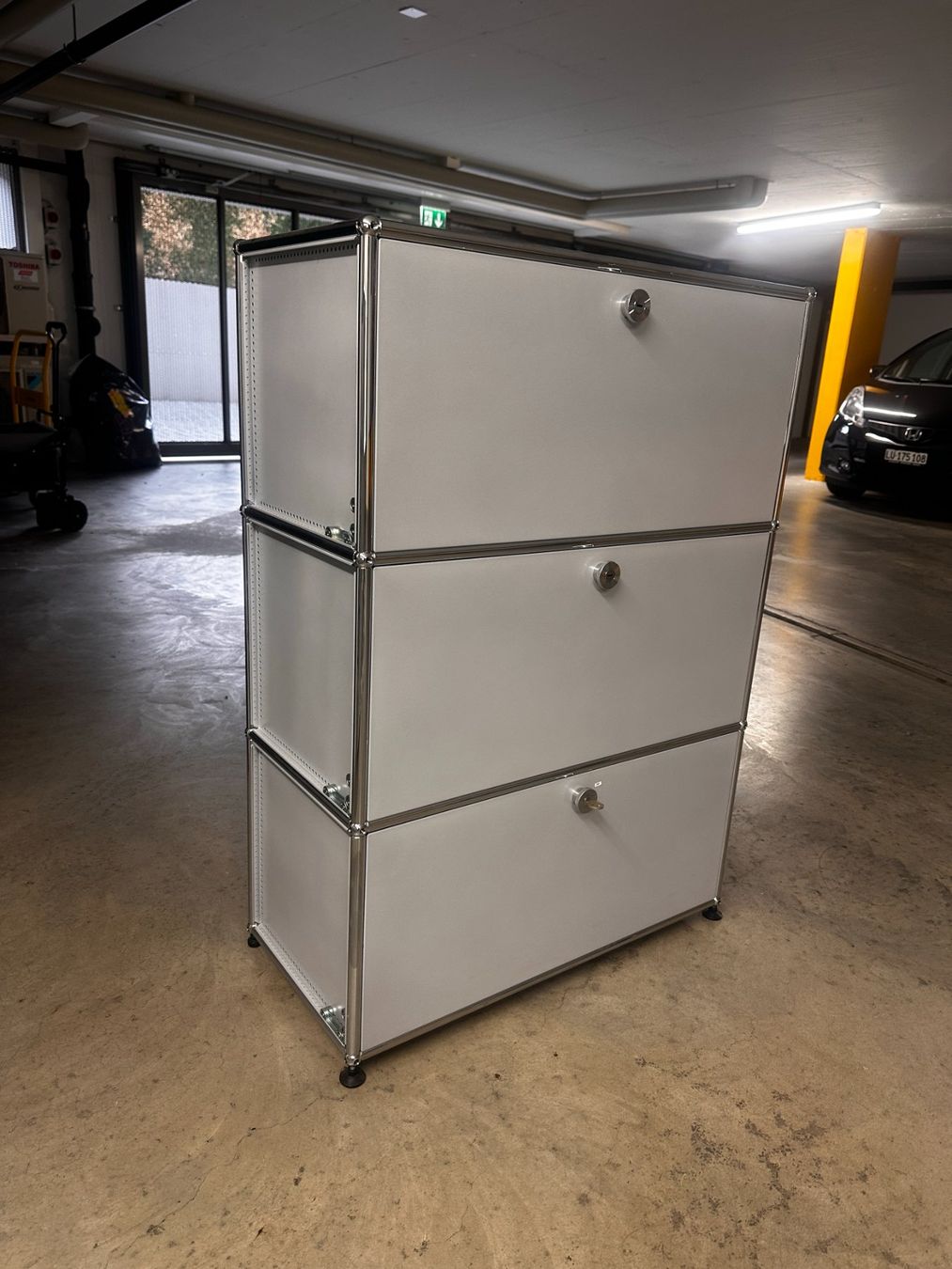 USM Scaffali: USM Haller Hochschrank – Usato da Sursee venduto da Buerobedarf 1