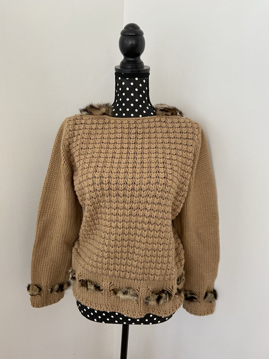 Pullover & Sweatshirts: Hellbrauner Strickpullover mit Echtpelz-Details 40/42 – Gebraucht aus Zürich von Eves.vintage.element