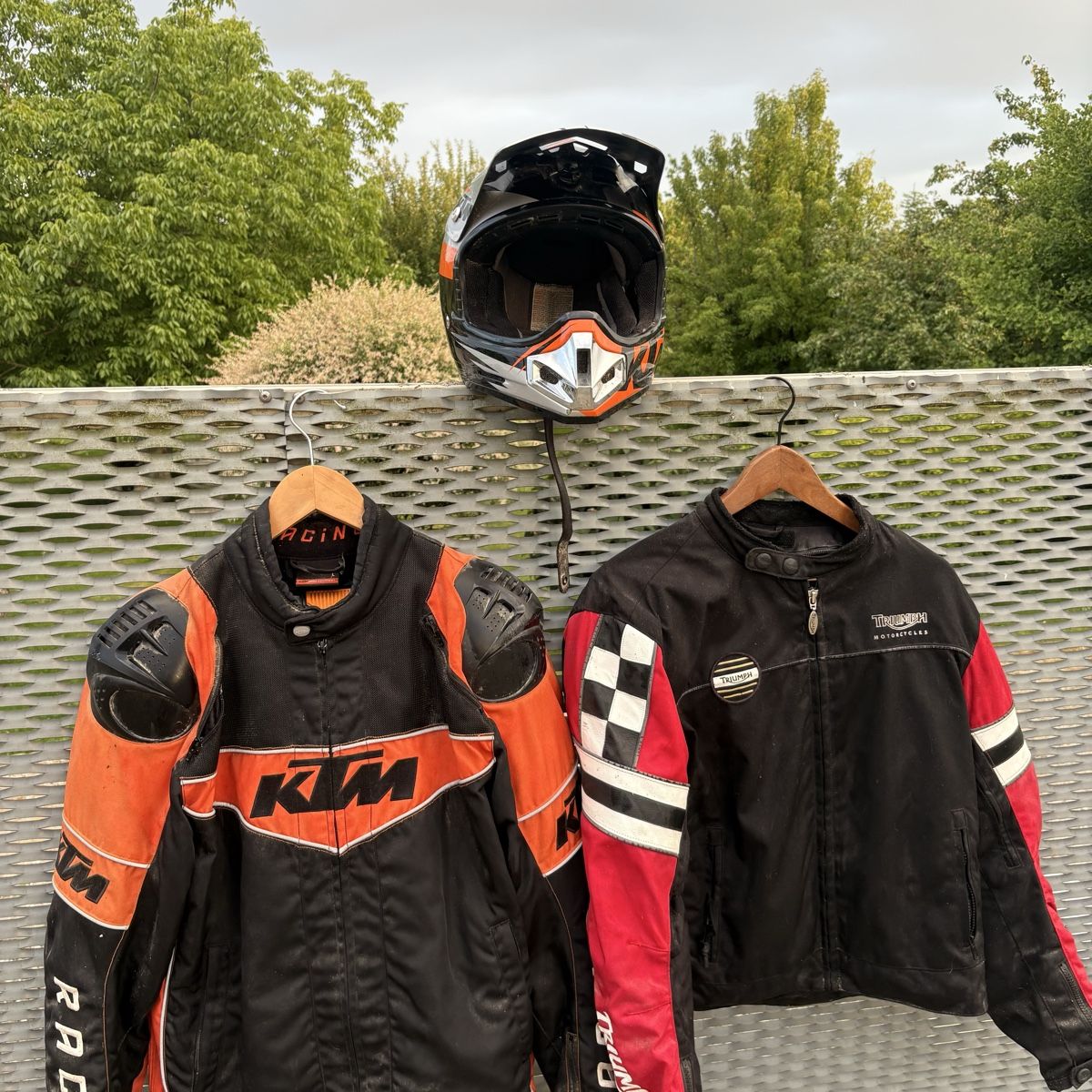 Lotti di vestiti: Alte Motorad Bekleidung – Usato da Waldkirch venduto da fra_9xw7