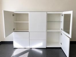 IKEA BESTÅ Highboard / Sideboard mit Glas & Beleuchtung 