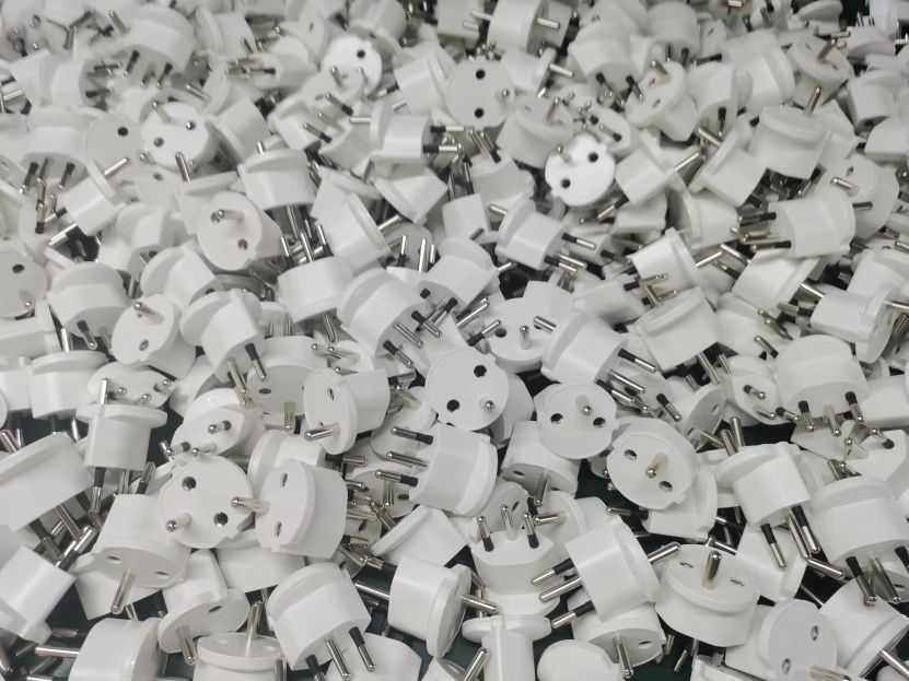 Unità & Adattatore: 50 x Fixadapter / Eurostecker 10A 250V – Nuovo e nell'imballaggio originale da Chur venduto da posten-handel-ch 2