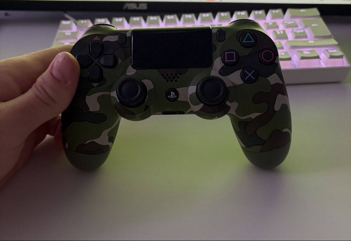 Sony Manettes: Ps4 Controller Camouflage – D'occasion à Niederurnen par mat_22hd