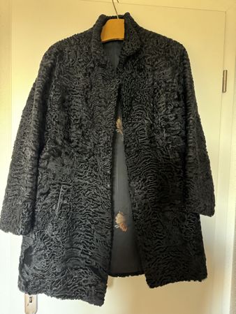 Schwarzer Persianermantel von Panther Bern-Biel, Grösse 40