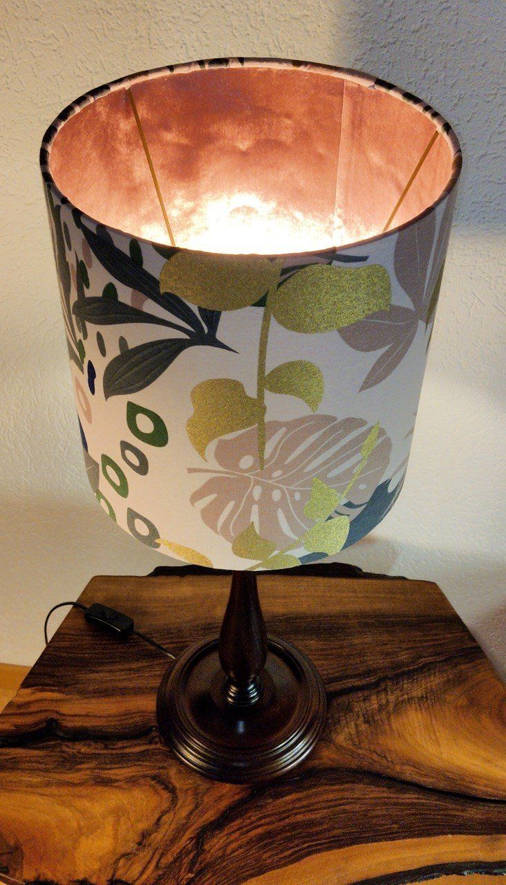 Lampade: Elegante Tischlampe mit Holzfus – Nuovo (secondo la descrizione) da St. Gallen venduto da rin_n6tv 1