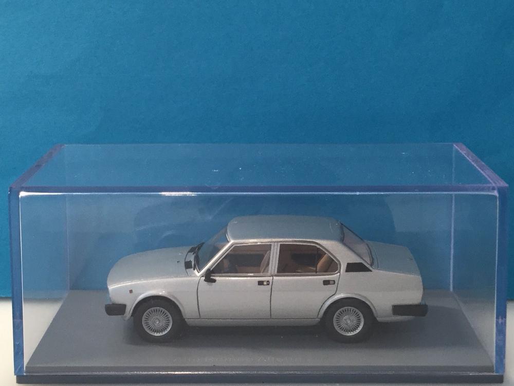 Neo 1:43 Alfa Romeo Alfetta 2000 Silver | Comprare su Ricardo