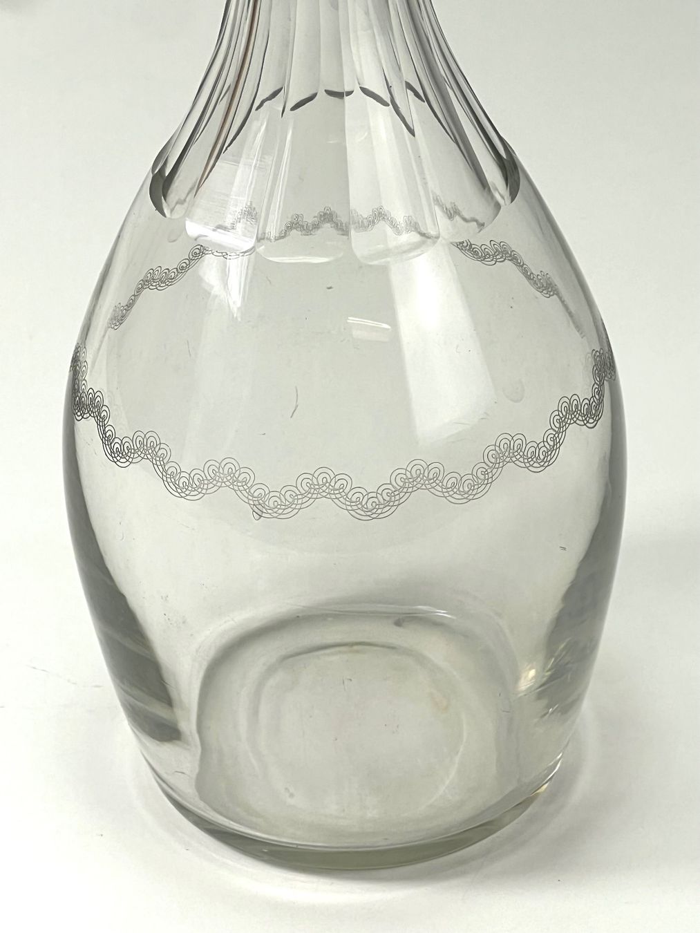 Caraffe: Glas Karaffe mit einem spitzen Stopfen ca 37 cm Höhe – Usato da Zürich venduto da Arche_Brockenhaus 2