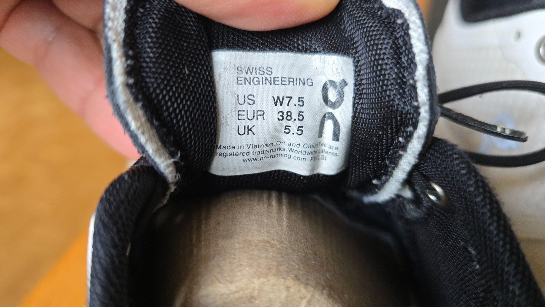 On Scarpe da donna: ON schuhe .  EU 38.5 – Usato da Wallisellen venduto da theblacksheep 6