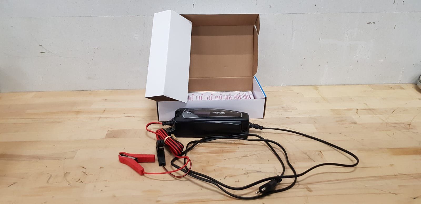 Ladegeräte: Batterie Ladegerät Auto und Motorrad (Oldtimer) – Gebraucht aus Unterägeri von Chartbreaker 1