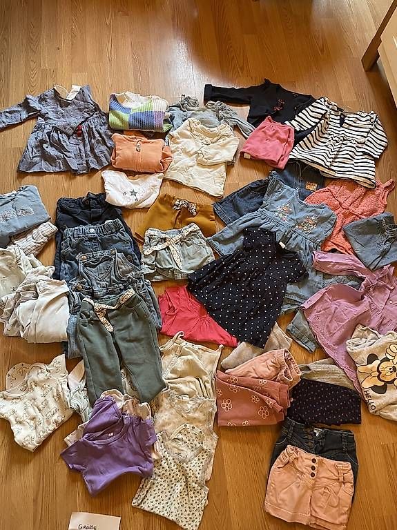 Kleiderpakete & -sets: Grosses Kleiderpaket Mädchen Grösse 86 – Gebraucht aus Murten von ka_koen