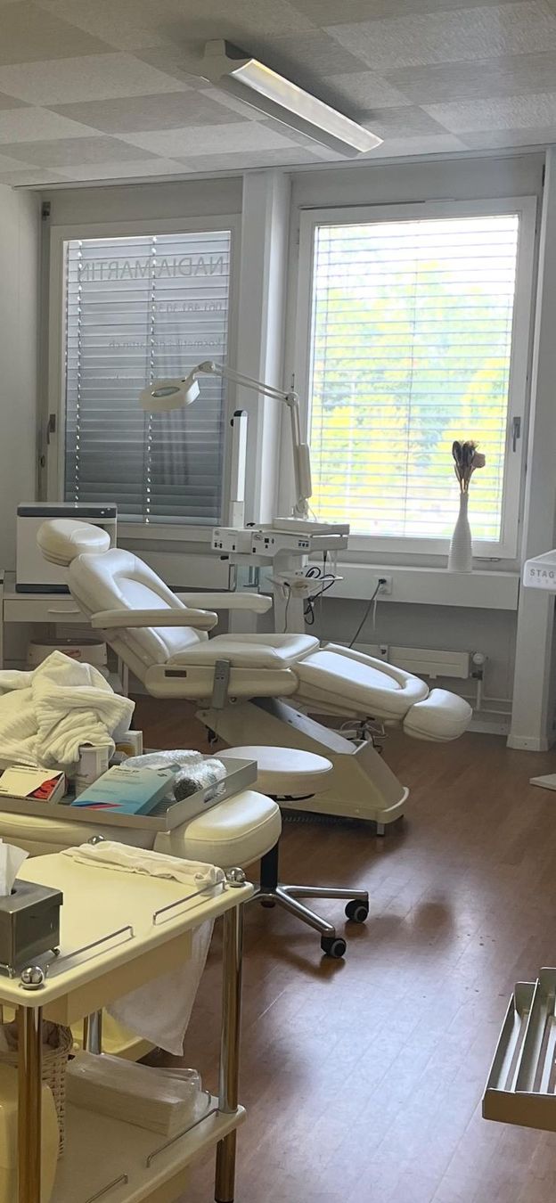 Kosmetik-& Massageliegen: Kosmetikliege – Gebraucht aus Allschwil von SimauK 3