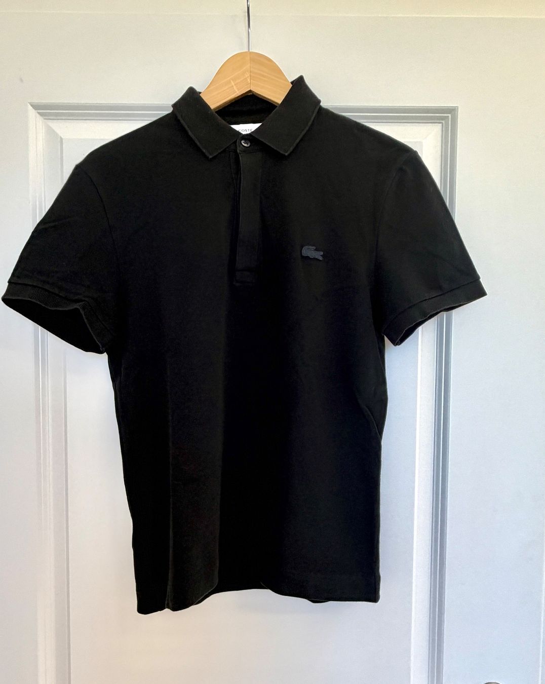 Magliette Polo: Polo noir Lacoste légèrement stretch – Usato da giffers venduto da sev_c9x9