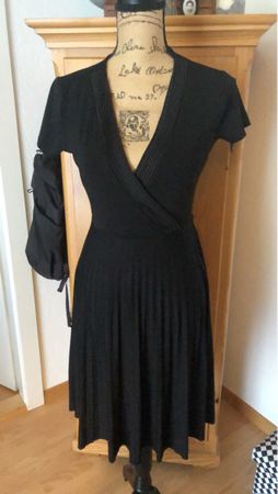 Élégante robe noire plissée - Parfaite pour l'automne!