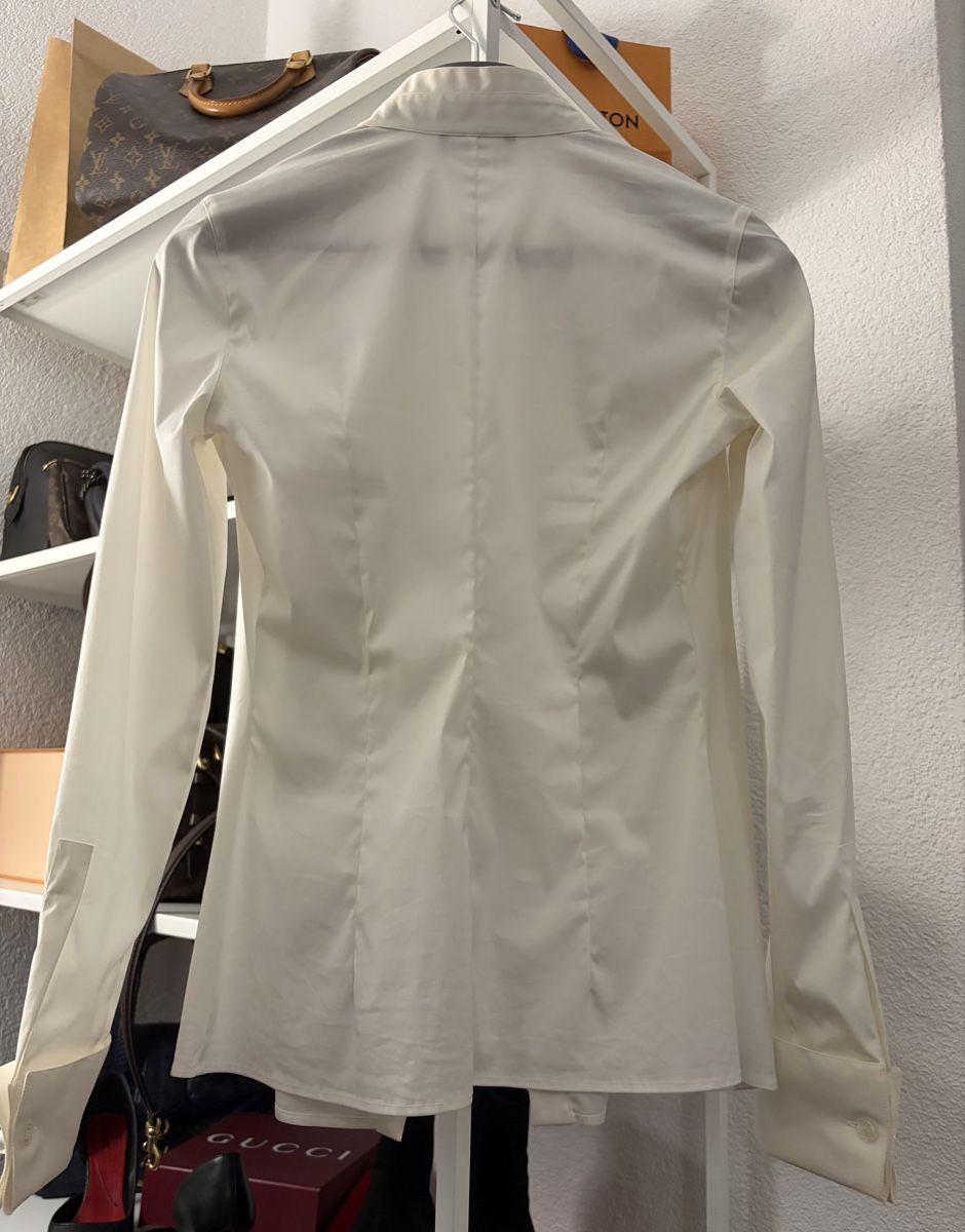 Armani Chemisiers: Damenbluse Emporio Armani – D'occasion à Bolken par viv_52qx 2