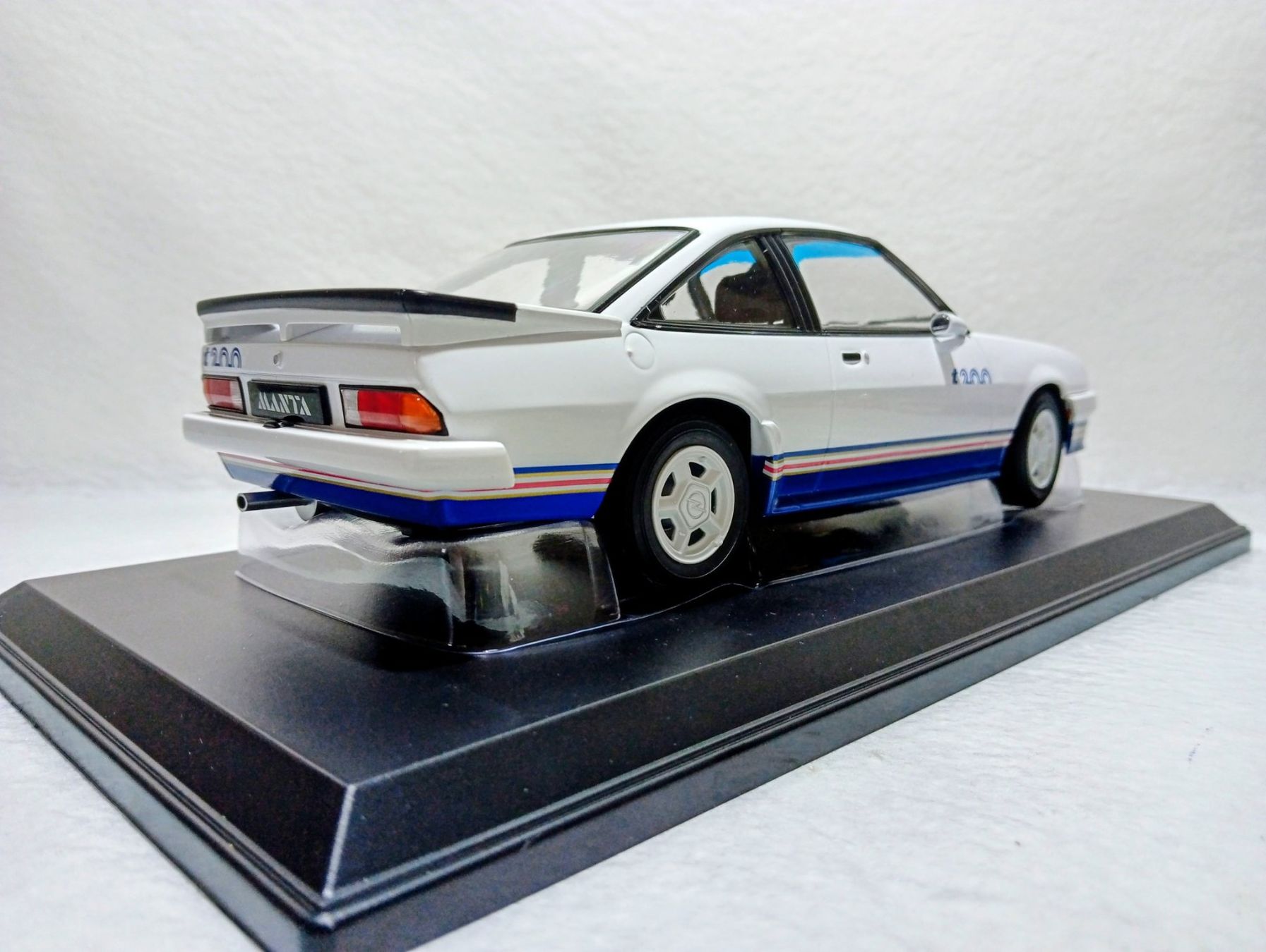 Opel Voitures modèles: Opel Manta i 2000 – Neuf (Voir description) à Huttwil par Secondtrain 1