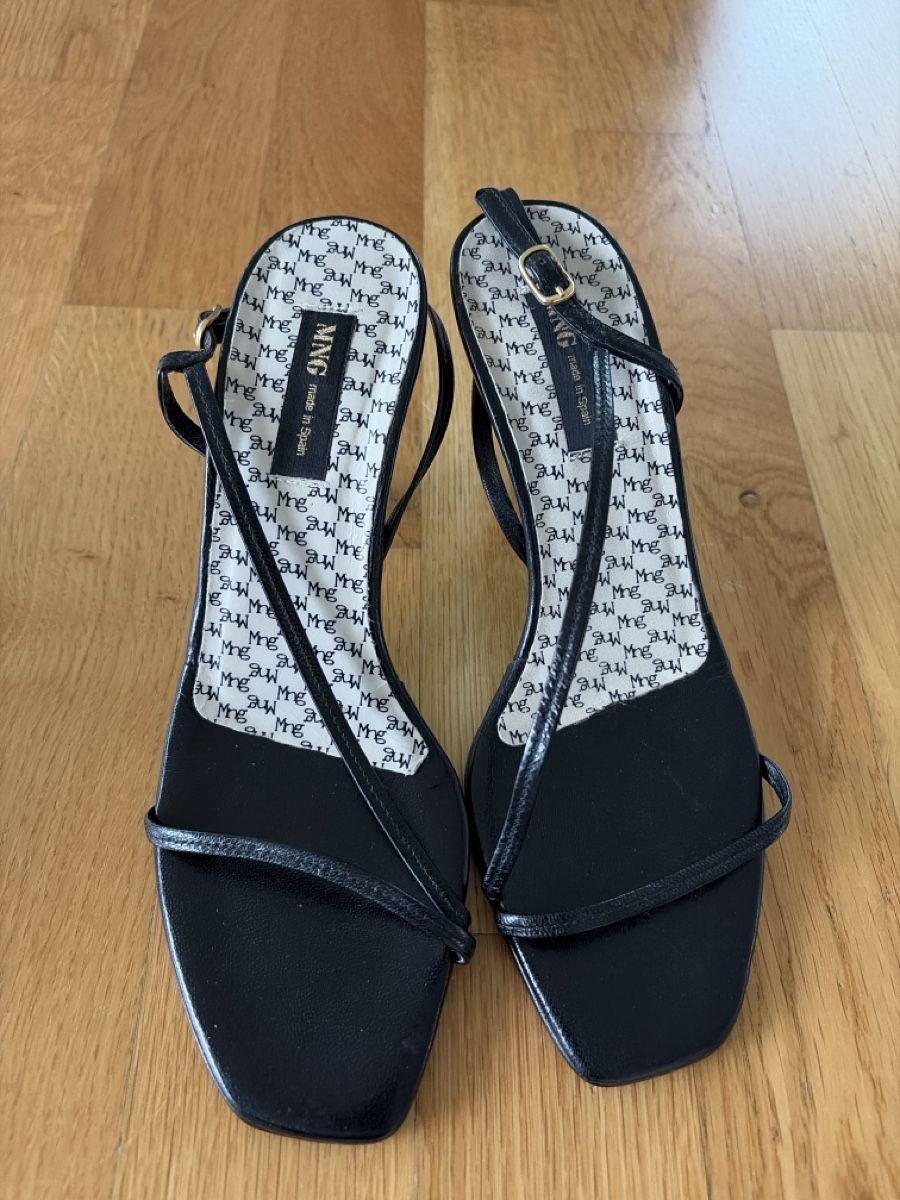 Mango Damenschuhe: Schwarze MNG Sandalen mit Absatz, Grösse 38 – Gebraucht aus Zürich von ufe_f5q5