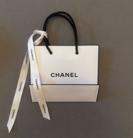 Petit sac Chanel blanc en papier