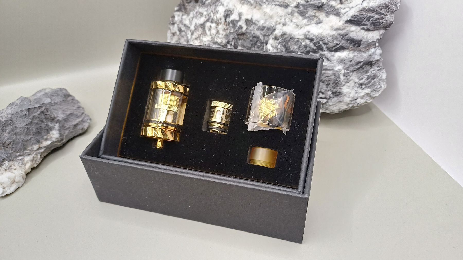 Altri Prodotti per fumatori: Dotmod dotTank 24mm 24K 3.5ml Edition(Neu) – Nuovo e nell'imballaggio originale da Kloten venduto da Epoxygalaxy.ch