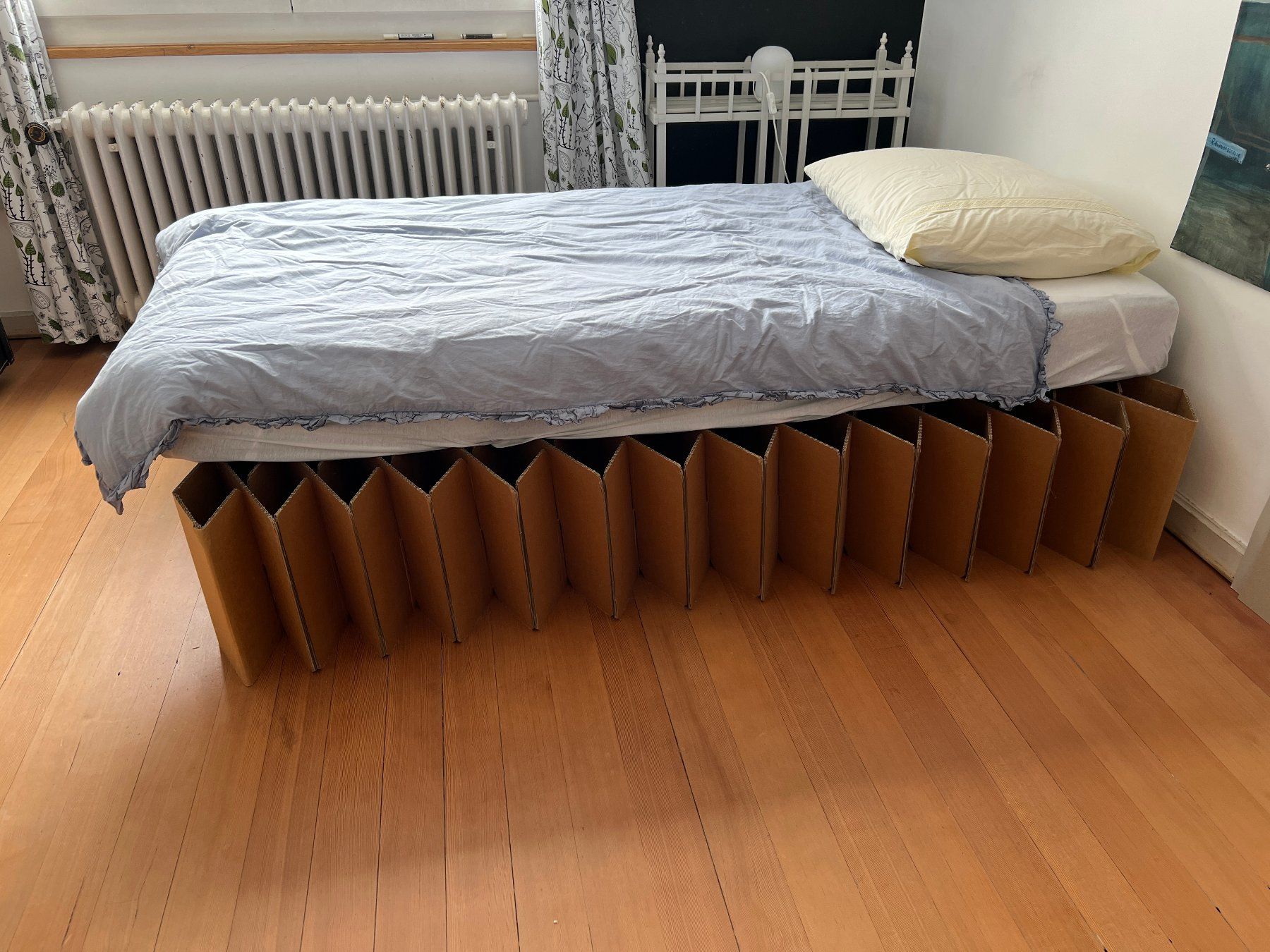 Letti: Kartonbett für 140 x 200 – Usato da Herisau venduto da Flachwelt