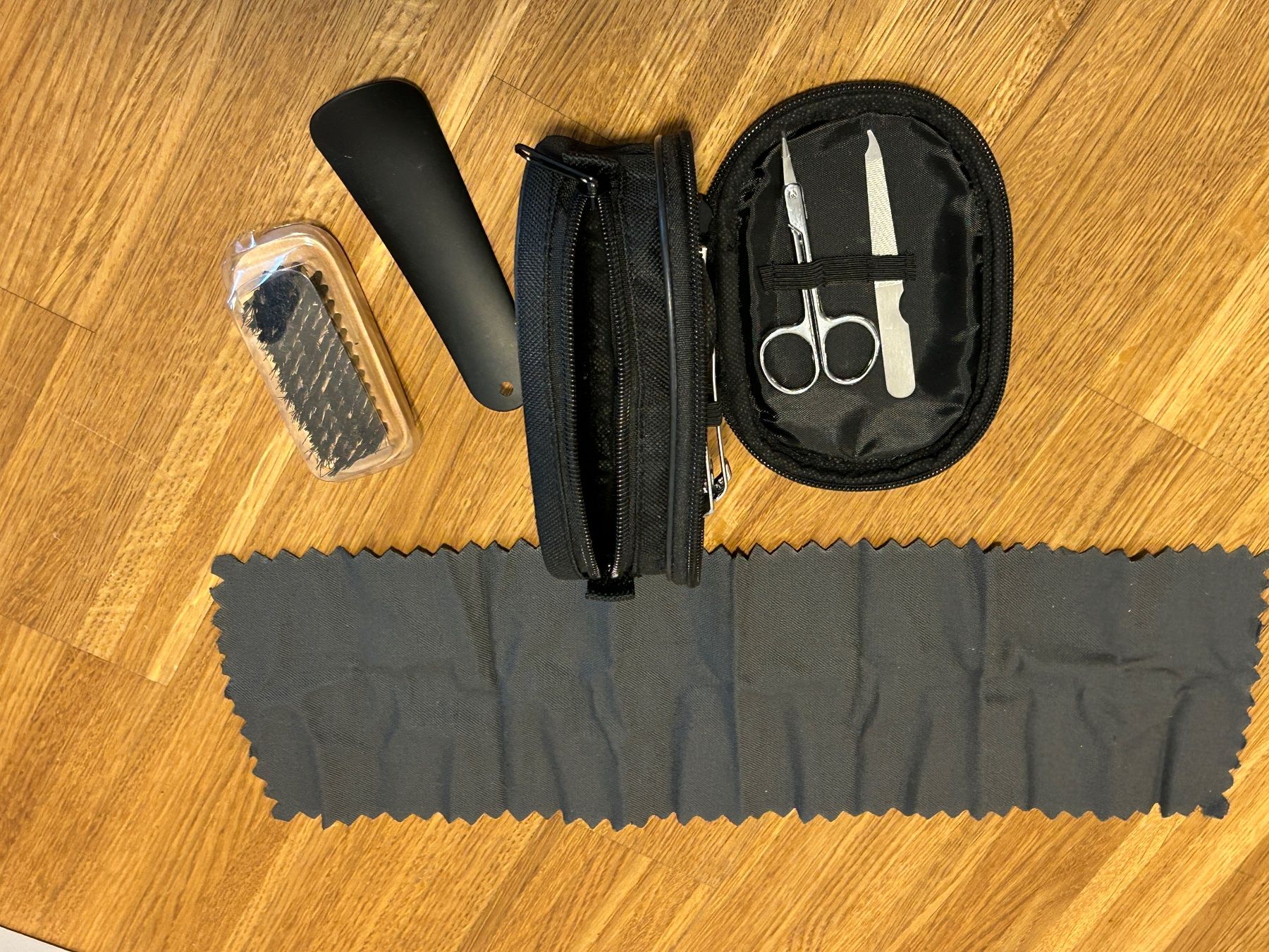 Kosmetikkoffer: Reisekit Necessaire - Manicur-Set / Schuhputz-Set – Neu (gemäss Beschreibung) aus Küsnacht ZH von filo_fila8700