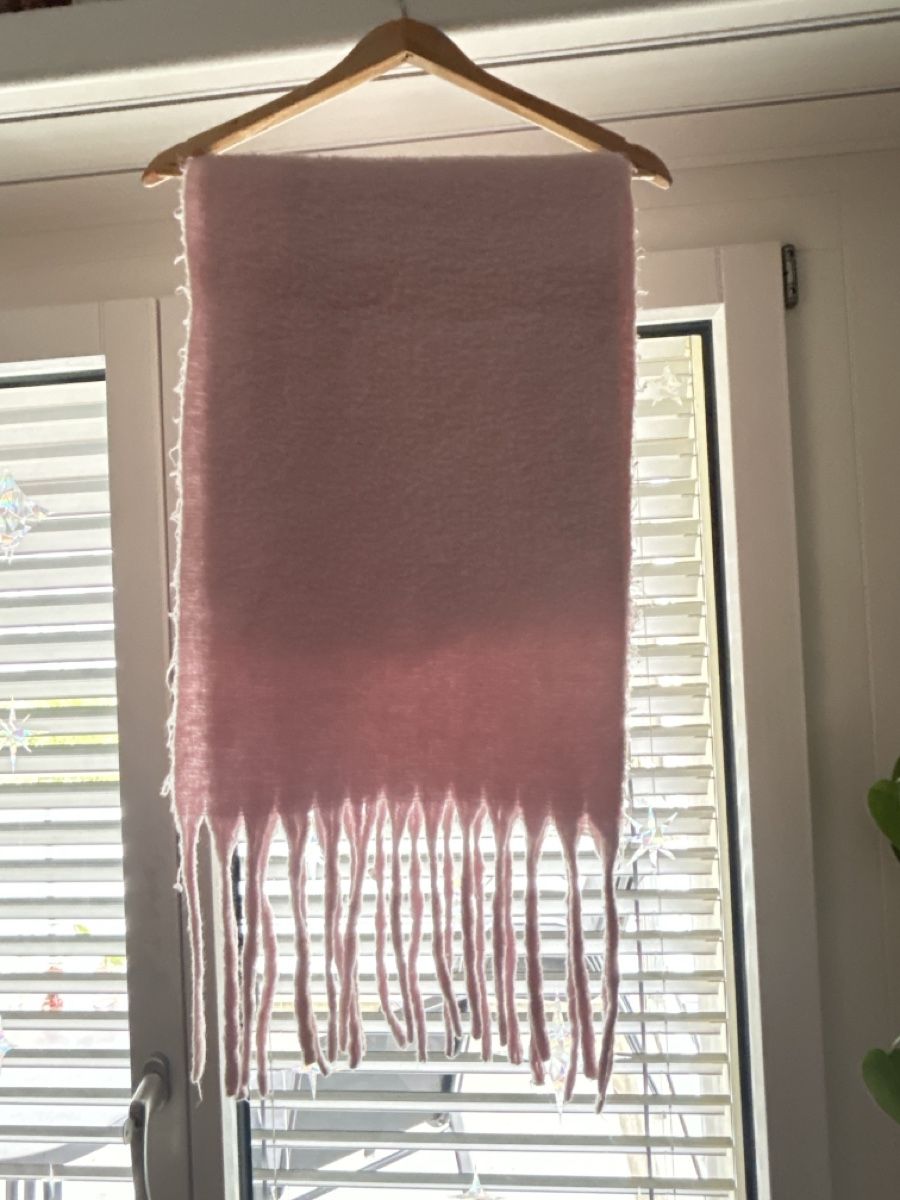 Foulards & écharpes: Rosa Winterschal mit Fransen – Neuf (Voir description) à Zürich par xeniiilou 1