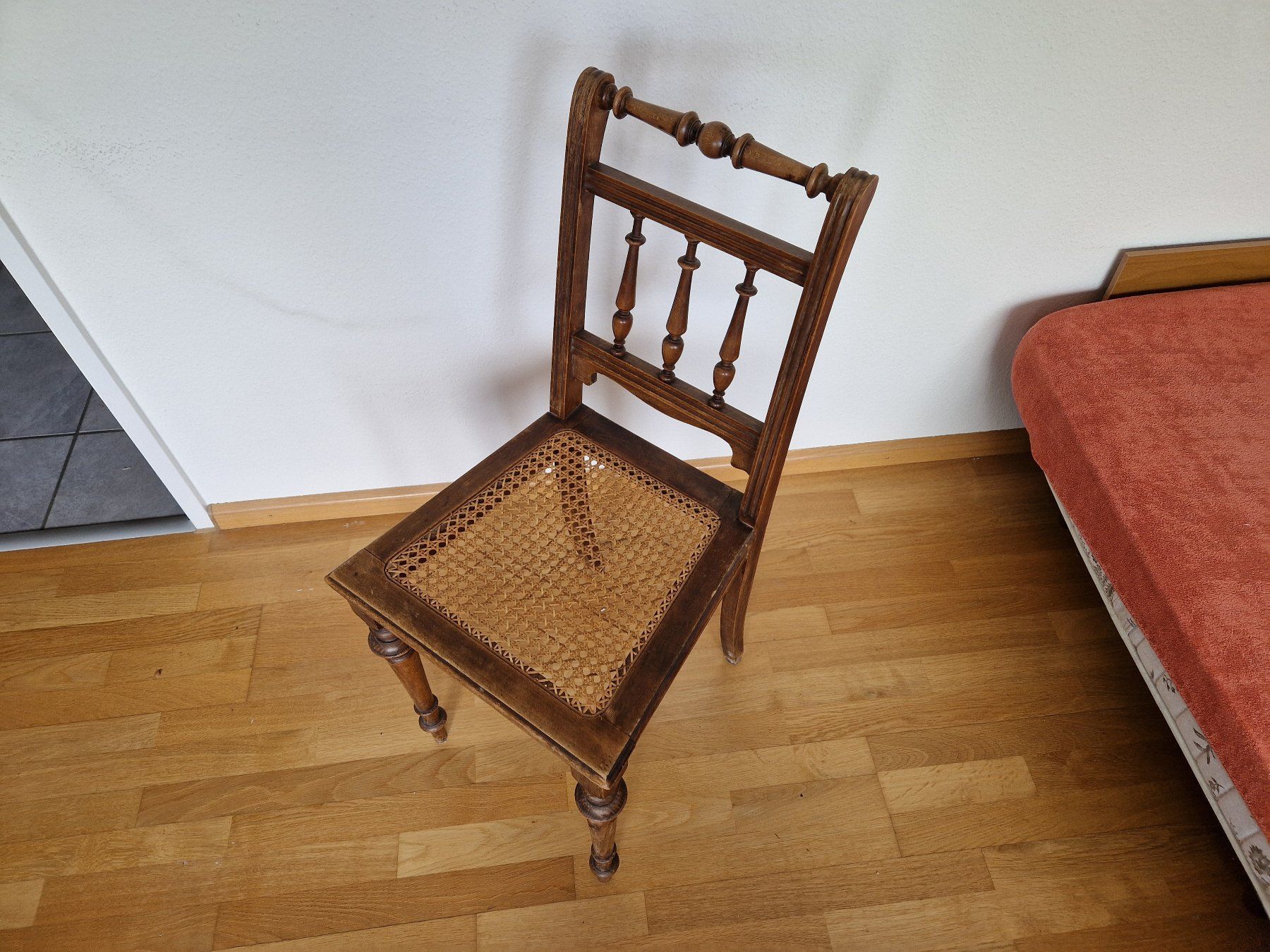 Sedie: Schöner Holzstuhl mit Geflecht – Usato da Basel venduto da earthwalker 2